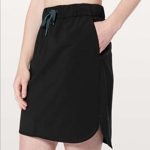 BNWT Lululemon On the Fly skirt